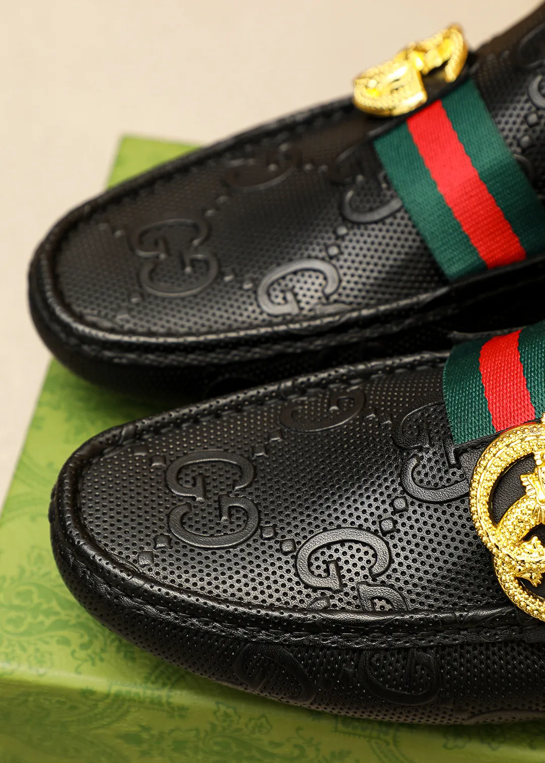 Men's shoes 💰380 💐 Product trademark: GUCCI "Gucci" Doudou shoes Regular size: 38-44 (45.46.47🉑️Customized) Product materials: Selected imported first-layer calfskin embossed upper + luxury hardware buckle, imported pig leather lining. Strong three-dimensional visual effect, original outsole color: 1⃣️color optional